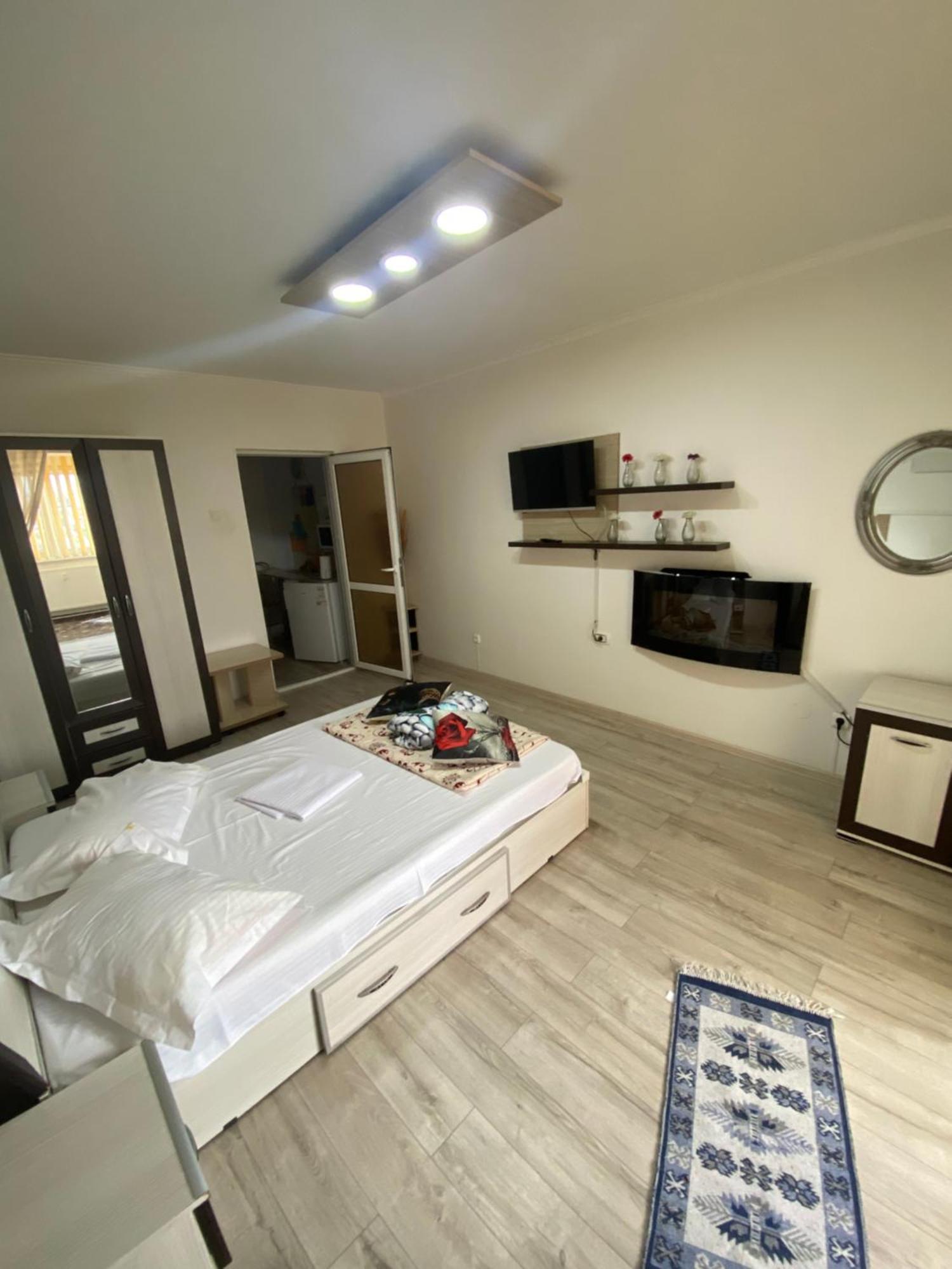 Apartment Darvys Galaţi Esterno foto